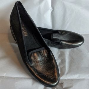 Womens Size 5 Black Shimmer Nine West Flats. Excellent condition!